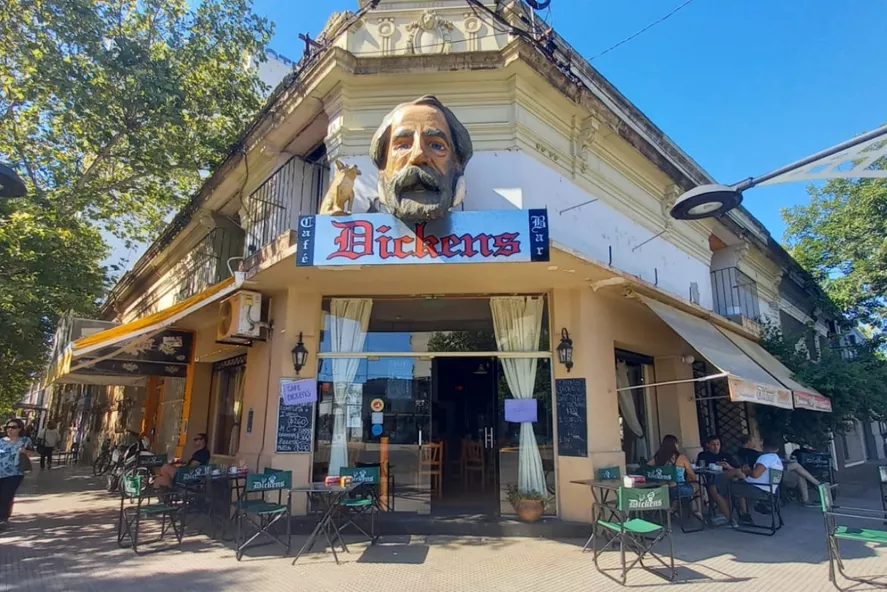 corchito-perro-callejero-dickens-bar-chivilcoy-1png