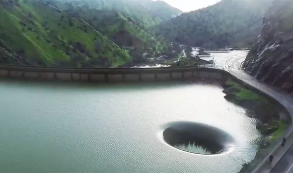 Lake-berryessa-spillway-771026