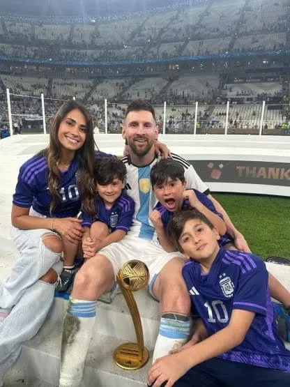 antonela-roccuzzo-lionel-messi_416x555