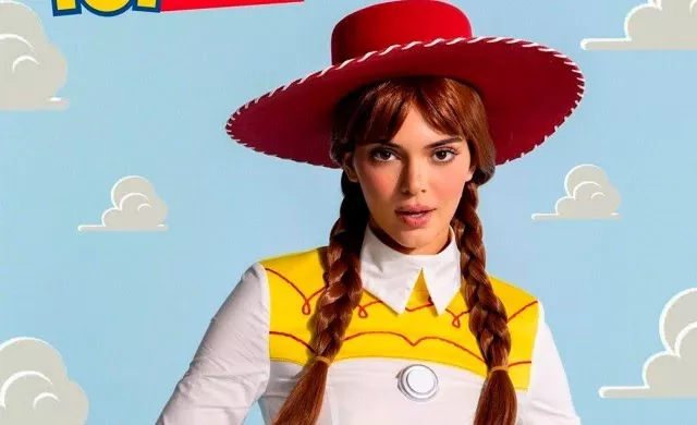 kendall-jenner-se-convierte-en-la-reina-del-halloween-2022-vaquerita-jessie_1.jpg_976912859