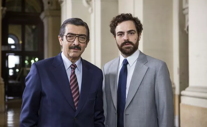 71283-ARGENTINA__1985_-_Ricardo_Dar__n_and_Peter_Lanzani__Credits_Amazon_Studios_-_La_Uni__n_de_los_R__os_-_Kenya_Films_-_Infinity_Hill_-_Ph_Lina_Etchesuri_-700x430