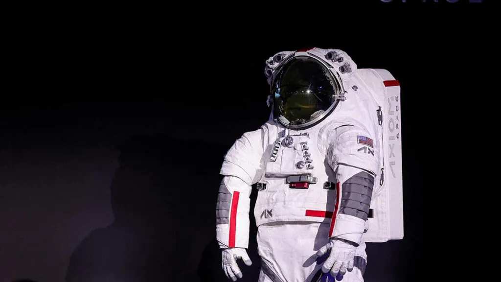 primera-espacio-traje-prada-135341-1024x576