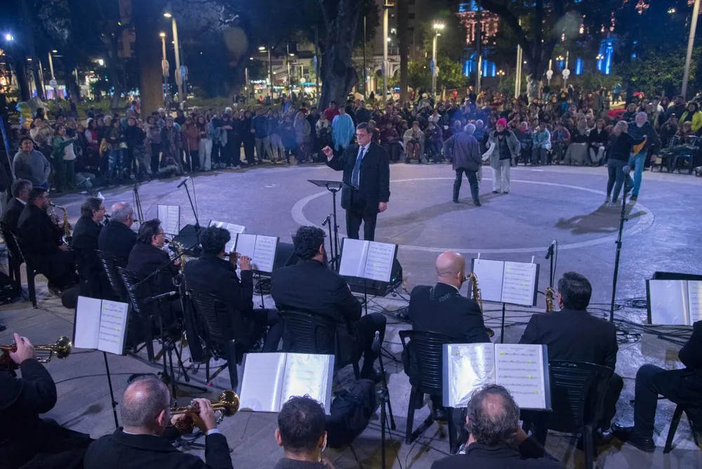 25 de mayo en plaza independencia