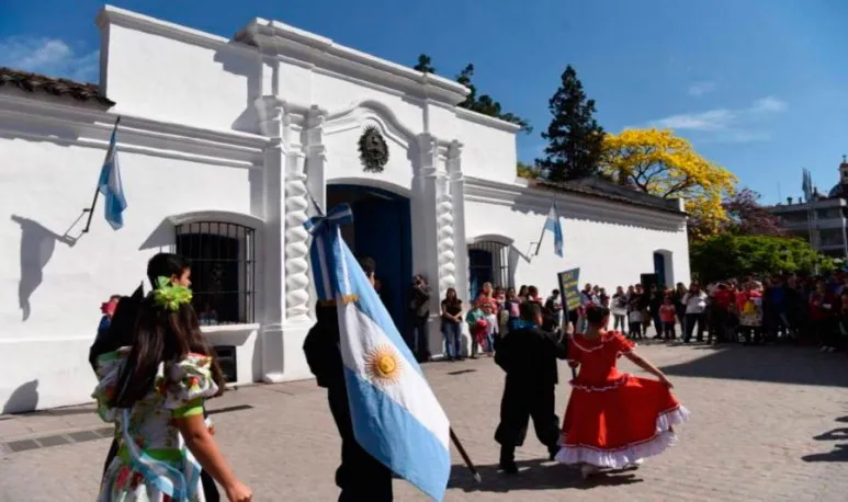 16257700580-Casa-Tucumn-773x458