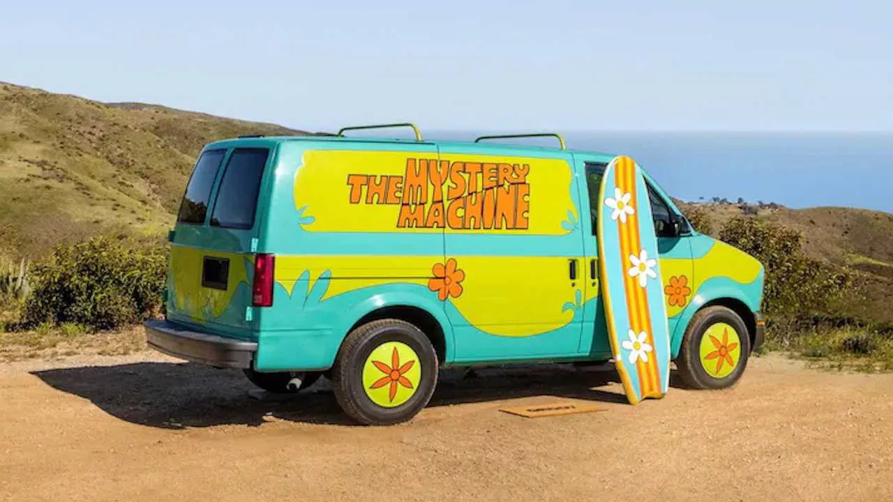 mystery-machine-airbnb