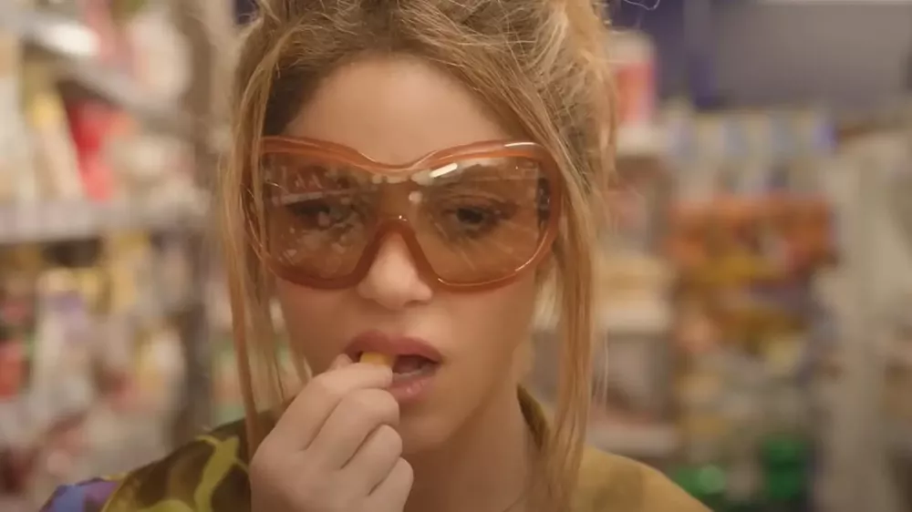 shakira-videoclip-monotonia-cancion-ozuna_98