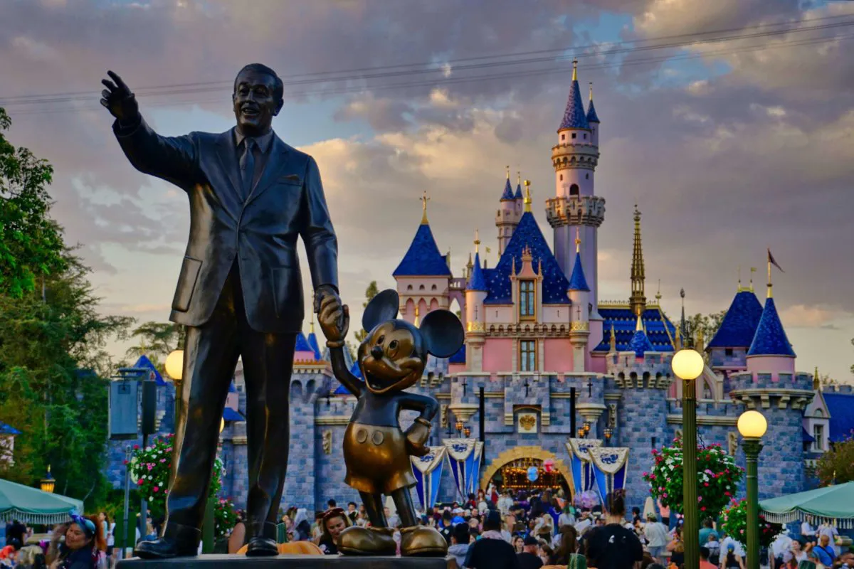 Sleeping-Beauty-Castle-at-Sunset-Disneyland-with-Partners-statue-Stock-1200x800-1