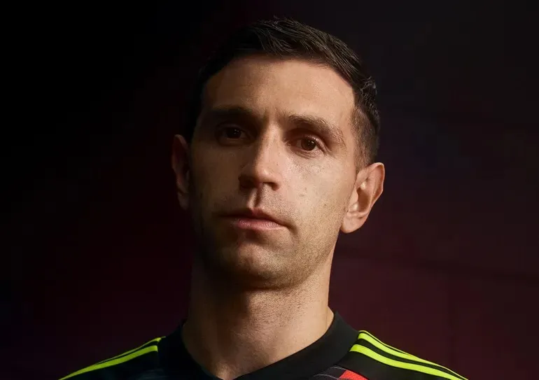 Dibu Martínez