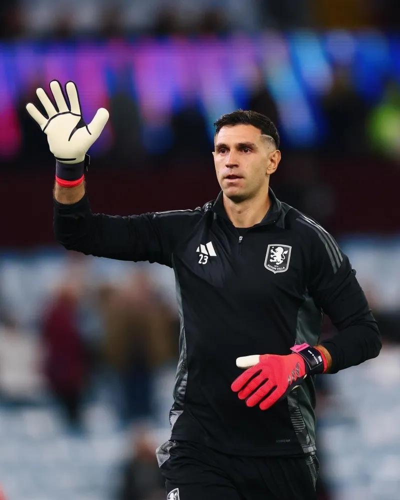 dibu martinez aston villa