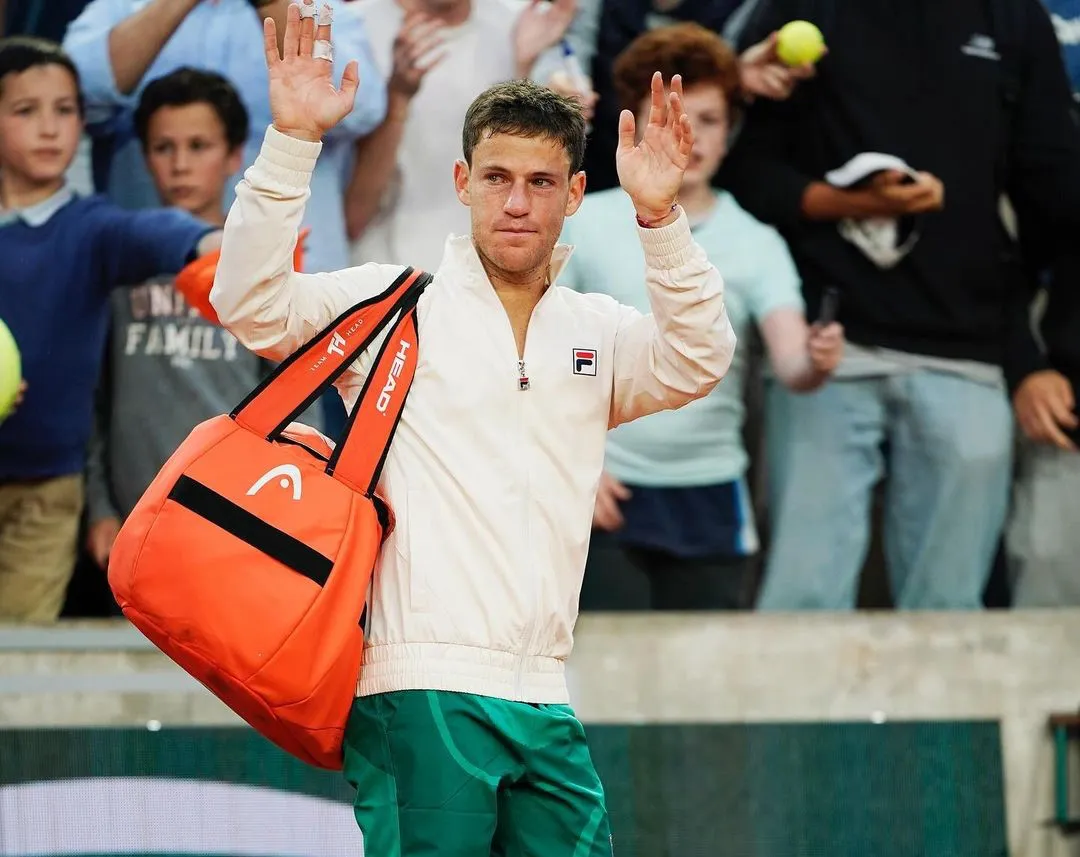 Gracias   Wishing you all the best for the future! #RolandGarros -   @nicogouhier22-FFT