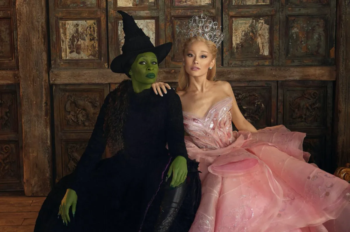 ariana-grande-y-cynthia-erivo-reaccionan-a-sus-barbies-de-wicked